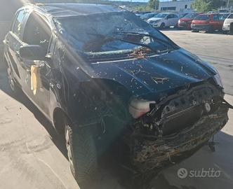 TOYOTA YARIS per ricambi usati