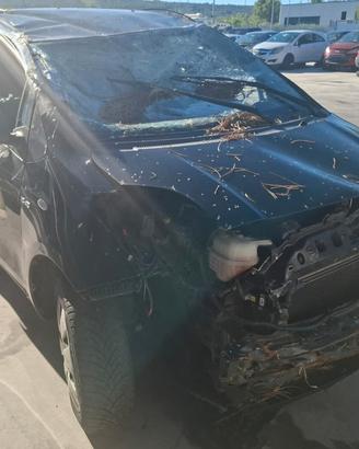 TOYOTA YARIS per ricambi usati