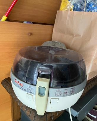 Friggitrice ad aria Actifry di Tefal +ricettario