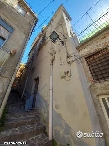 Casa Indipendente su più livelli Giampilieri Super