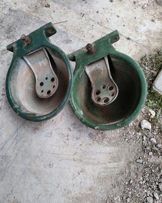 coppia di beverine per cavalli