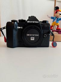 OM SYSTEM OM-5 body