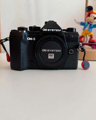 OM SYSTEM OM-5 body