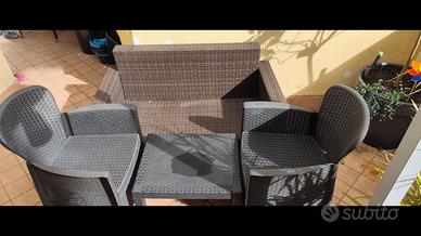 set due poltrone divanetto e tavolino buono stato