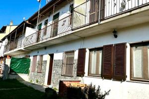 Casa indipendente di 90 m² con 3 locali e box auto