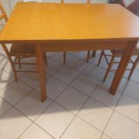 tavolo quadrato apribile da cucina/soggiorno
