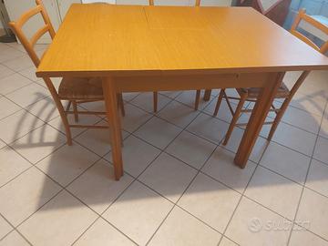 tavolo quadrato apribile da cucina/soggiorno