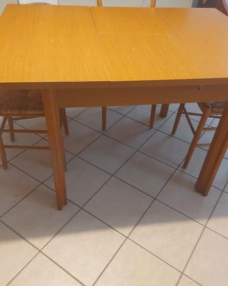 tavolo quadrato apribile da cucina/soggiorno