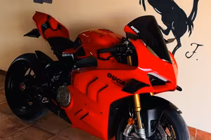 Ducati panigale v4s 2024 garanzia fino al 2028