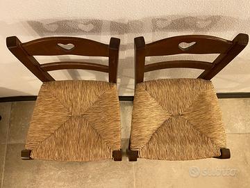 Sgabelli in legno massello con schienale