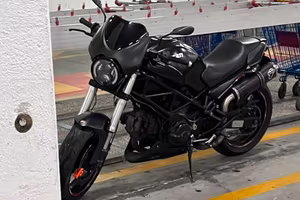 Ducati Monster 695 Dark