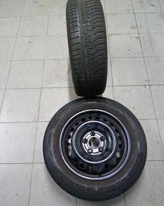 2 cerchi con valvole sensori  pressione pneu