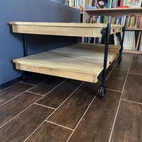 Tavolino basso stile industriale