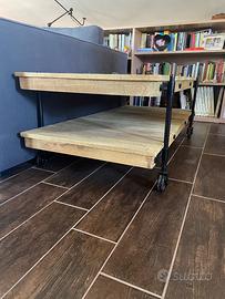 Tavolino basso stile industriale