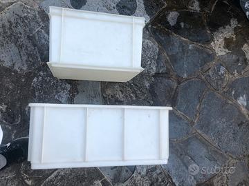 Contenitore plastica impilabile