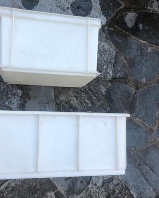 Contenitore plastica impilabile