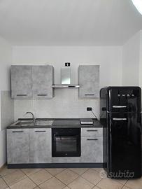 Cucina nuova completa di elettrodomestici