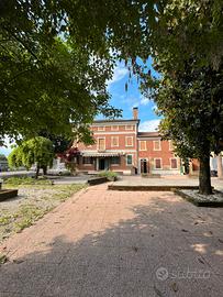 Attività Commerciale + unità residenziale