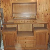 Credenza in legno con mensola