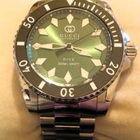 Gucci Dive Ref. YA136363 verde 30 ATM 40mm