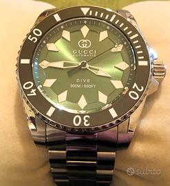 Gucci Dive Ref. YA136363 verde 30 ATM 40mm