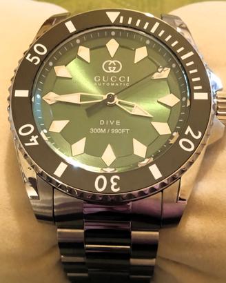 Gucci Dive Ref. YA136363 verde 30 ATM 40mm