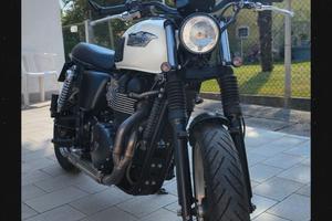 TRIUMPH BONNEVILLE