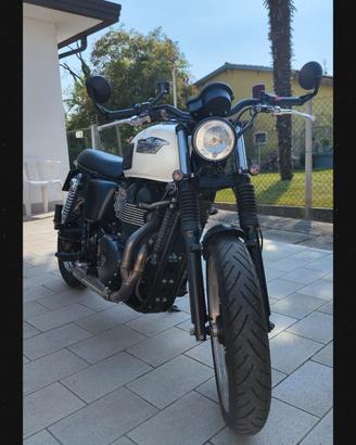 TRIUMPH BONNEVILLE