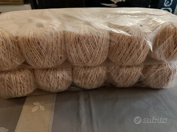 Gomitoli di filato ritorto