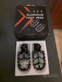 Pedane Poggiapiedi CNC in Alluminio Nero