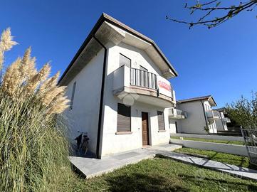 VILLA A SCHIERA D'ANGOLO A ASOLA