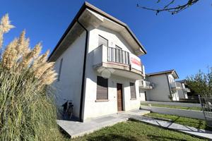 VILLA A SCHIERA D'ANGOLO A ASOLA