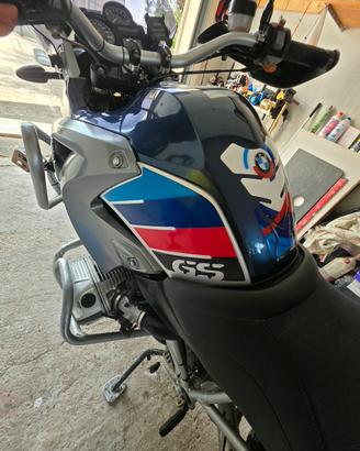 moto  BMW in permuta con utilitaria ford fiesta