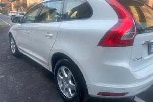 Volvo XC 60  04/2017  CV 150 kW 110