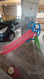 Scivolo e cucina per bambini 