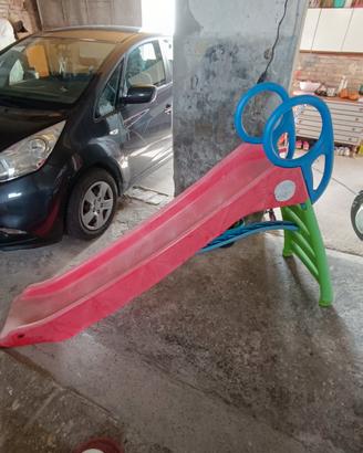 Scivolo e cucina per bambini 