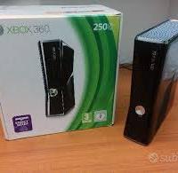 Xbox 360 slim+con Kinect+4 giochi kinect+Skylander