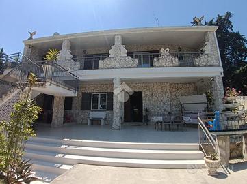 VILLA A SCHIERA A CASSANO DELLE MURGE