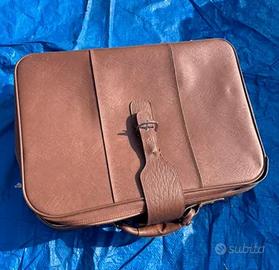 Valigia vintage anni 70 marrone con ruote nuova.