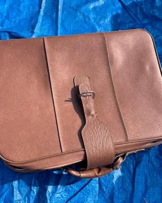 Valigia vintage anni 70 marrone con ruote nuova.