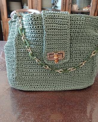 Borsa vintage ricamata a  mano