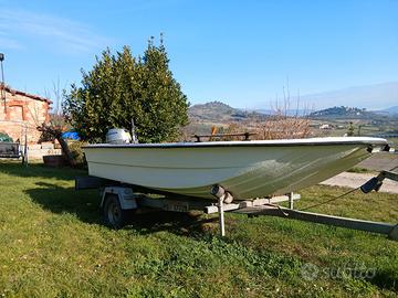 Barca da pesca completa di motorev4 tempi