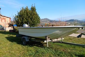 Barca da pesca completa di motorev4 tempi