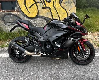 Kawasaki Ninja 1000 SX con valige no scarico