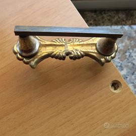 Vecchia maniglia in ferro piastrina in ottone -