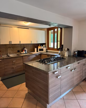 Cucina moderna con penisola