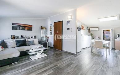 3 LOCALI COMPLETAMENTE RISTRUTTURATO CON DOPPI SER