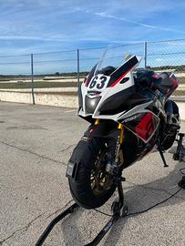 Aprilia RSV4 Factory APRC 2013 + Kit carene strada