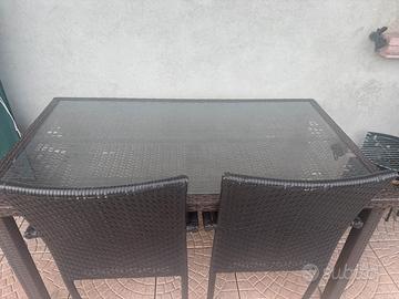 Tavolo esterno con vetro