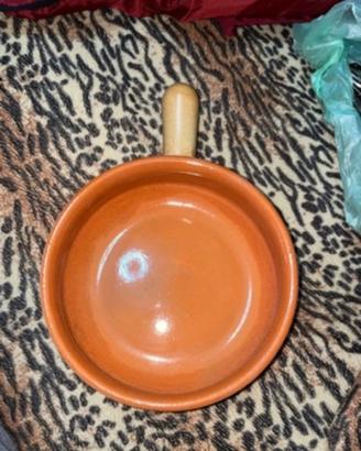 Tegame casseruola in terracotta con manico